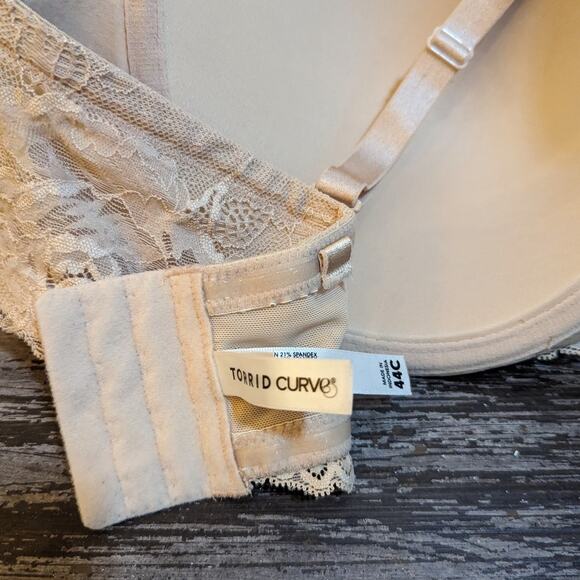 Torrid Curve Bombshell Strapless Convertible Bra Nude Color Size 44C - Picture 2 of 3